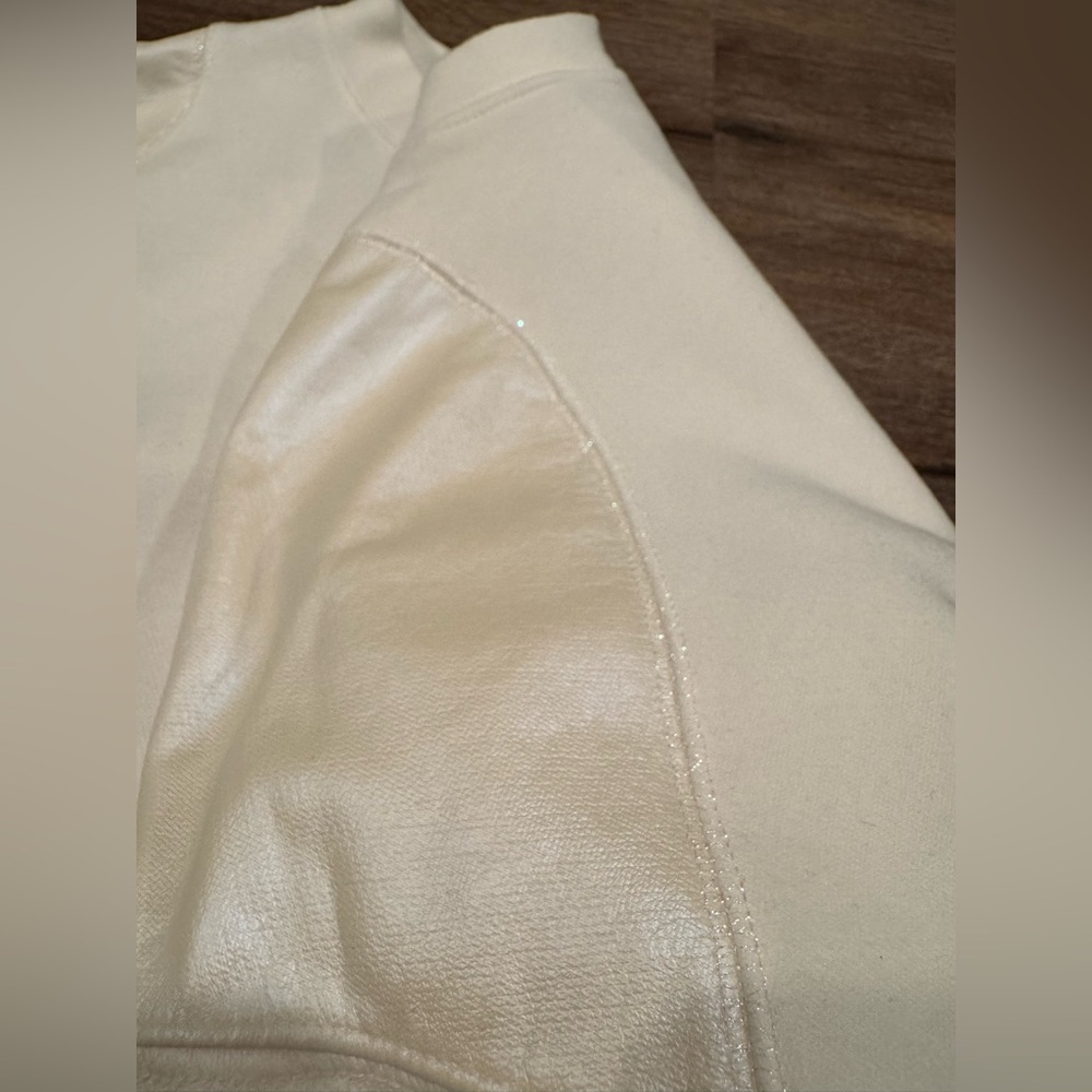 New Nike Women's Sportswear Opal White Fleece Graphic Crew Sweatshirt Size M - Picture 4 of 8